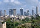 מערך החיסונים במדינה החליט לחסן את כל אוכלוסיות הסיכון לפני כל אוכלוסייה אחרת, בעירית תל אביב מנסים כבר שבוע לחסן את כלל המורים במערכת החינוך המלמדים בעיר אך התנגדותו של משרד החינוך טרפדה את המהלך.