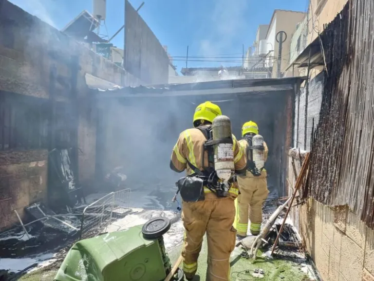 שריפה במבנה בקומת קרקע ברחוב הורד בתל אביב.