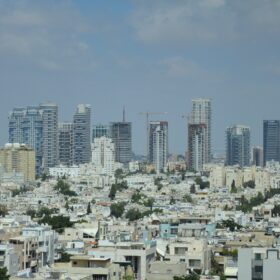 מפוני קיבוץ רעים ישוכנו בשני מגדלים ברחוב הרצל בתל אביב