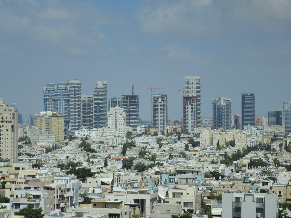 מפוני קיבוץ רעים ישוכנו בשני מגדלים ברחוב הרצל בתל אביב