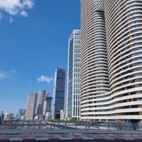 מגדלים בתל אביב